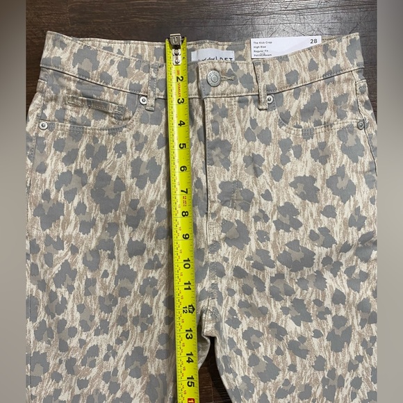 ⭐NWT⭐ < LOFT > Frayed High Rise Kick Crop Jeans - Picture 13 of 16